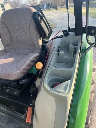 Image of John Deere 3320 equipment image 4