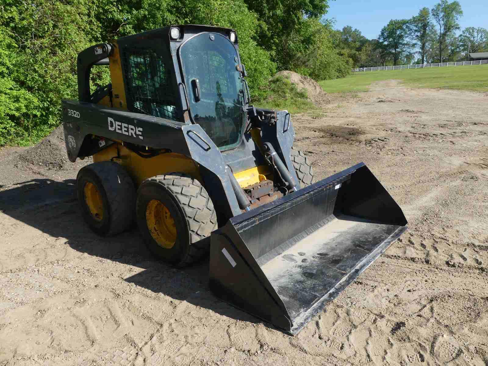 Main image John Deere 332D