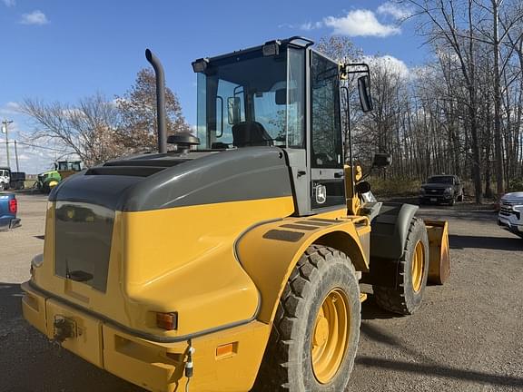 Image of John Deere 344J equipment image 4