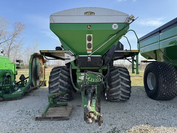 Image of John Deere DN345 equipment image 1