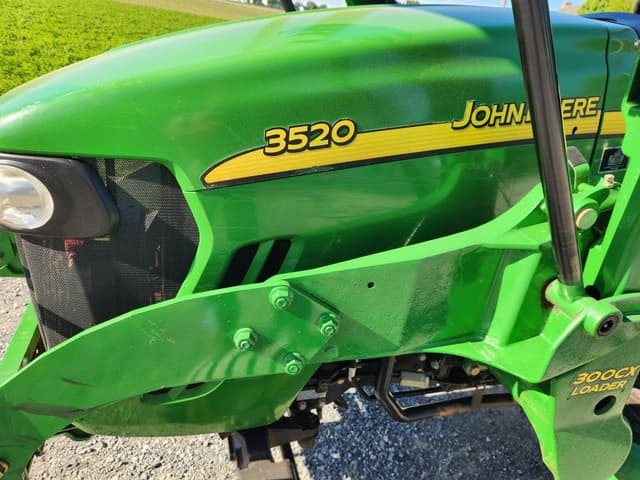 Image of John Deere 3520 equipment image 4