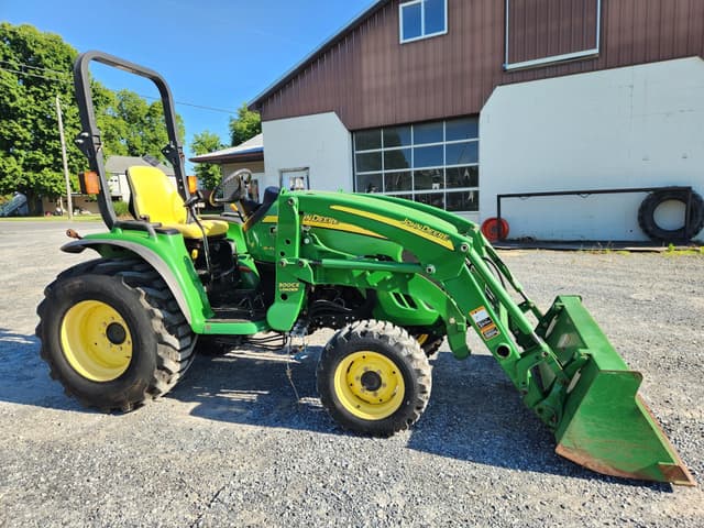 Image of John Deere 3520 equipment image 1