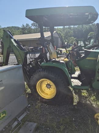 Image of John Deere 3520 equipment image 2
