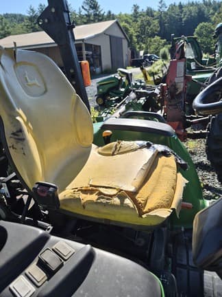 Image of John Deere 3520 equipment image 1
