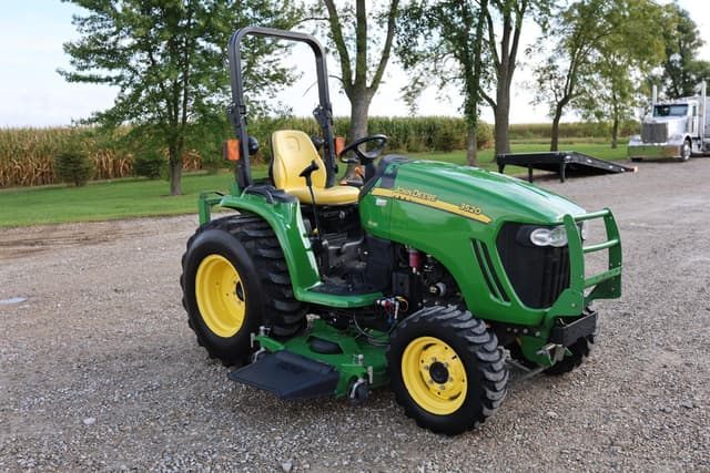 Image of John Deere 3520 equipment image 3