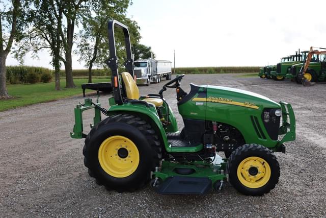 Image of John Deere 3520 equipment image 1