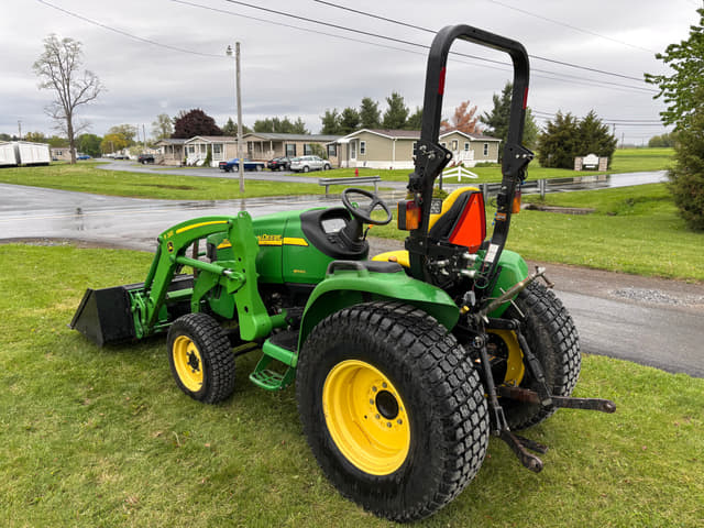 Image of John Deere 3520 equipment image 2