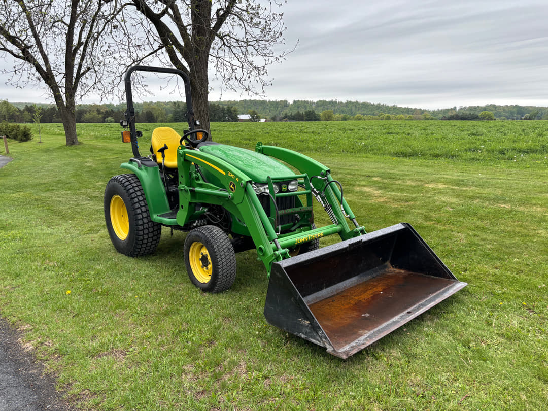 Image of John Deere 3520 Primary image
