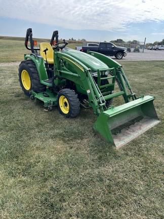 Image of John Deere 3520 equipment image 1