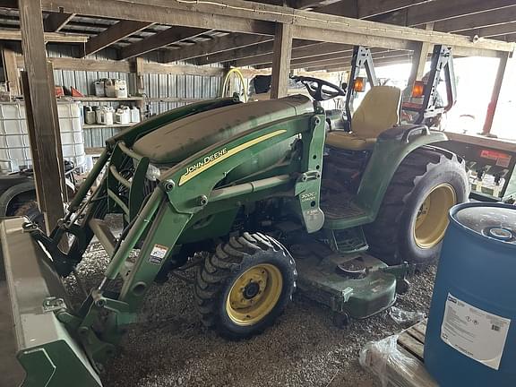 Image of John Deere 3520 equipment image 4