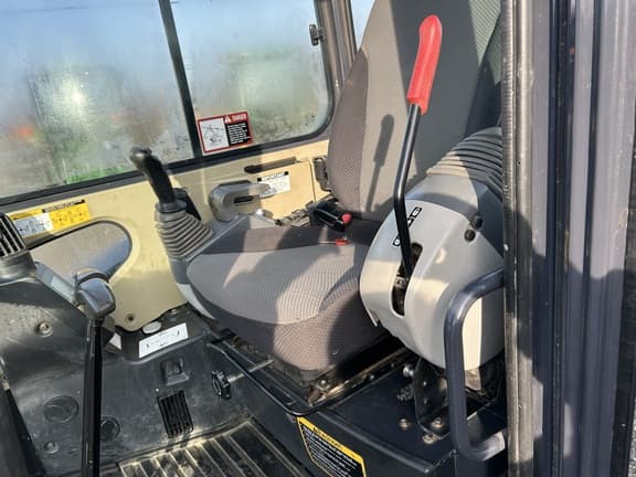 Image of John Deere 35D equipment image 4