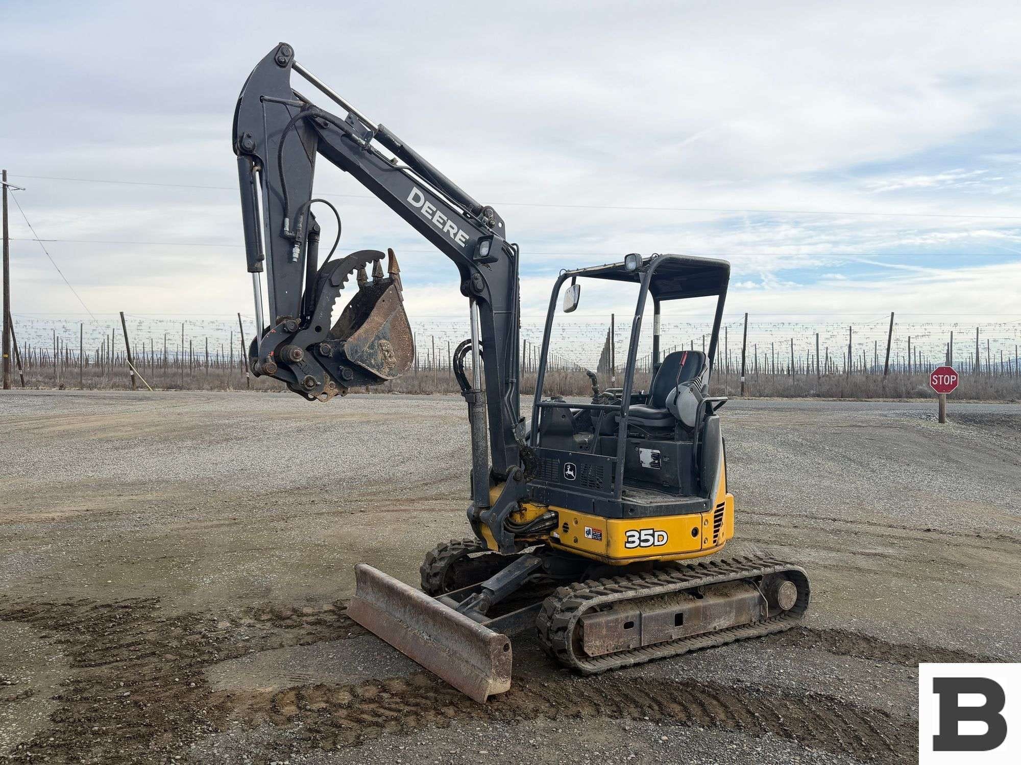 2012 John Deere 35D Equipment Image0