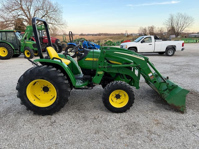 Image of John Deere 4105 equipment image 1