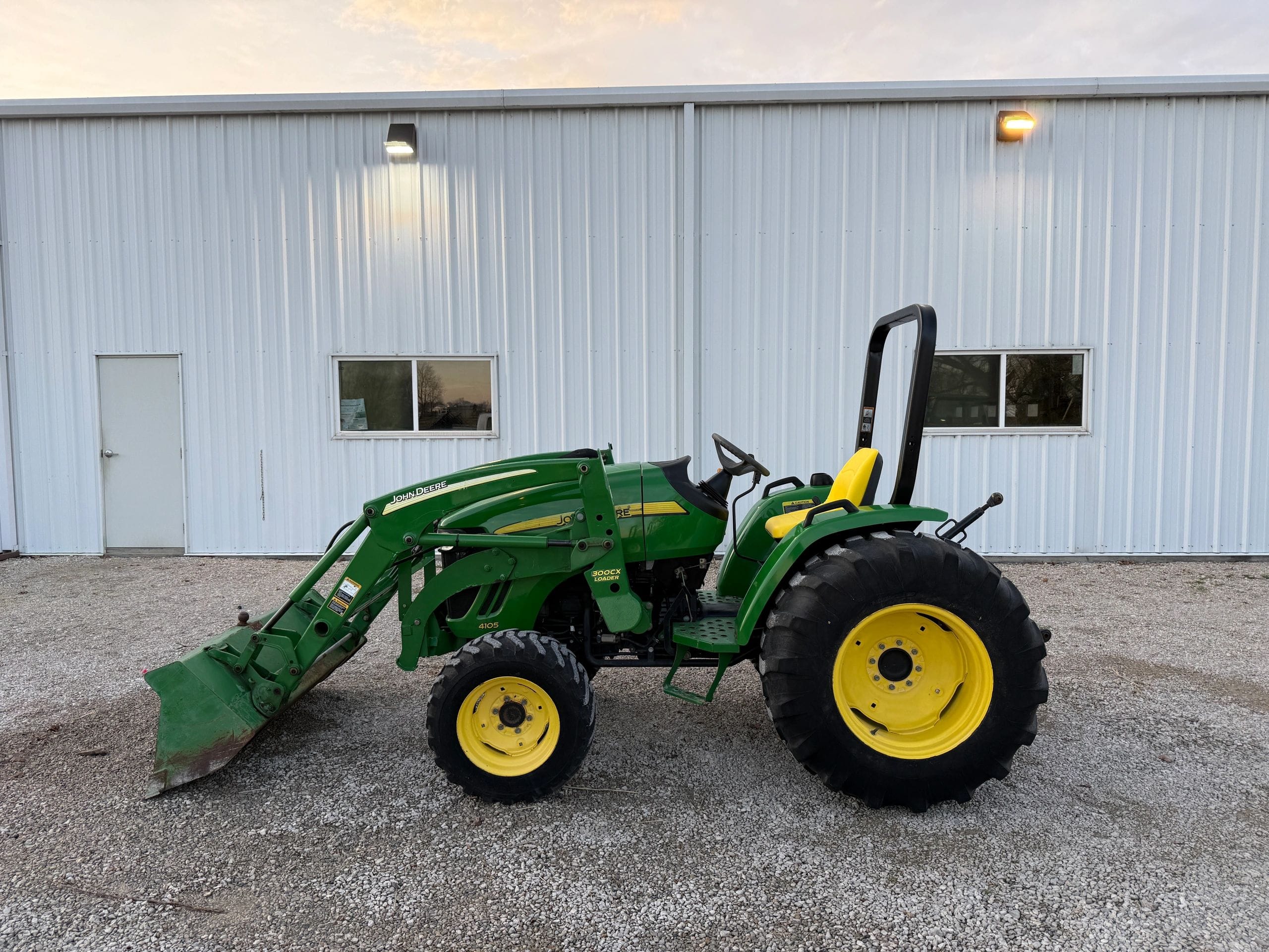 2012 John Deere 4105 Equipment Image0