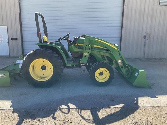 Image of John Deere 4105 equipment image 4