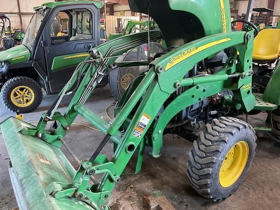 Image of John Deere 4105 equipment image 4