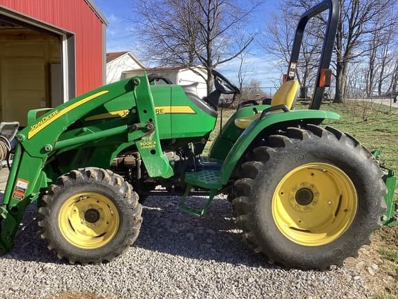 Image of John Deere 4105 equipment image 3