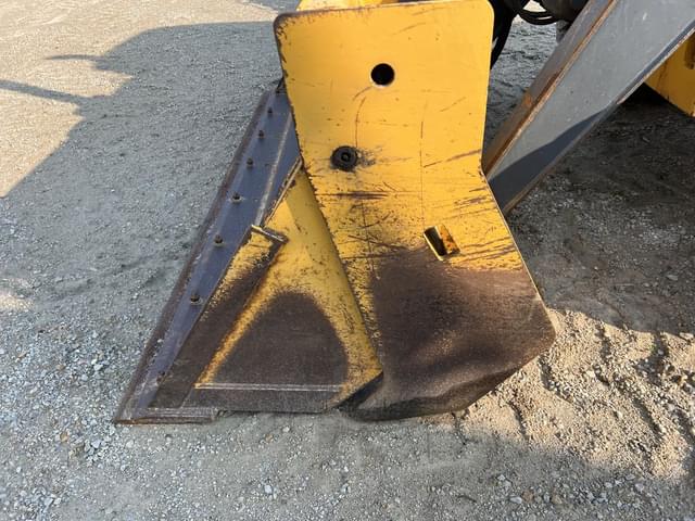 Image of John Deere 410K equipment image 2
