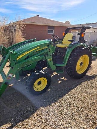 2012 John Deere 4120 Equipment Image0