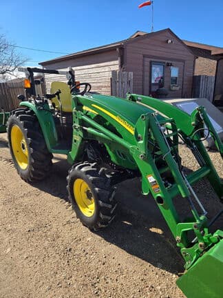 Image of John Deere 4120 equipment image 1
