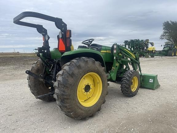 Image of John Deere 4120 equipment image 4