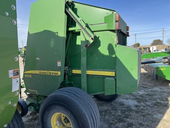 Image of John Deere 468 MegaWide Plus equipment image 1