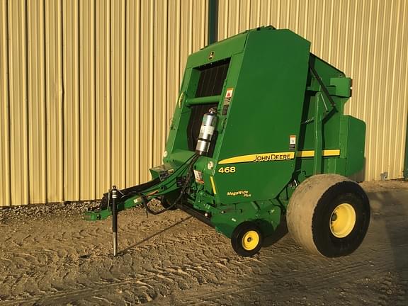 Image of John Deere 468 MegaWide Plus equipment image 1