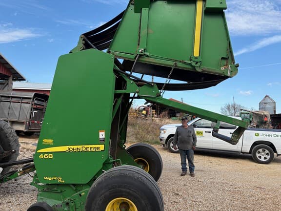 Image of John Deere 468 MegaWide Plus equipment image 4