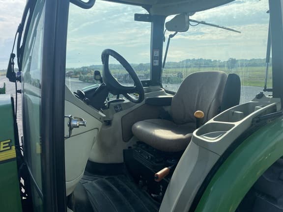Image of John Deere 4720 equipment image 2