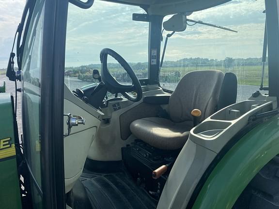 Image of John Deere 4720 equipment image 2