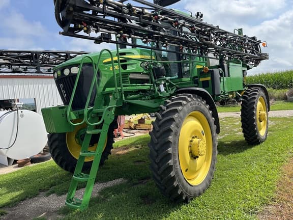Image of John Deere 4830 Primary image