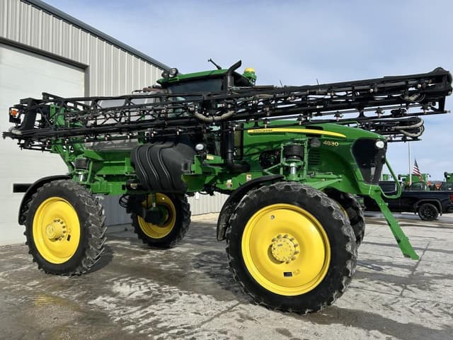 Image of John Deere 4830 equipment image 1