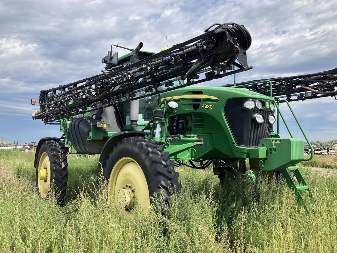Image of John Deere 4830 Primary image