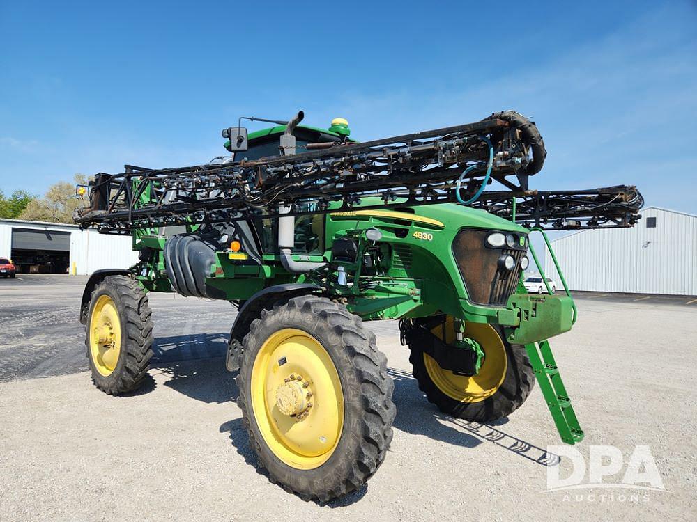 Image of John Deere 4830 Primary image