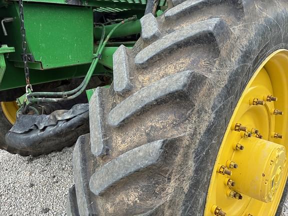 Image of John Deere 4940 equipment image 4