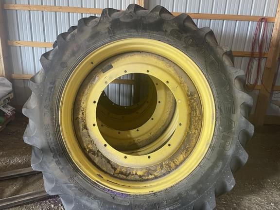 Image of John Deere 4940 equipment image 1