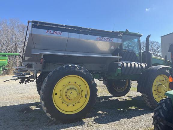 Image of John Deere 4940 equipment image 2