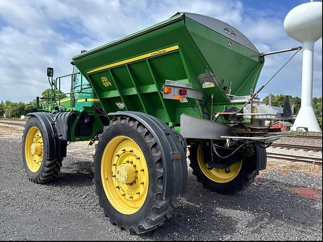 Image of John Deere 4940 equipment image 4