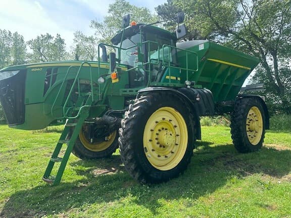 Image of John Deere 4940 equipment image 2