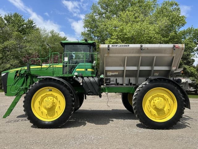 Image of John Deere 4940 equipment image 2