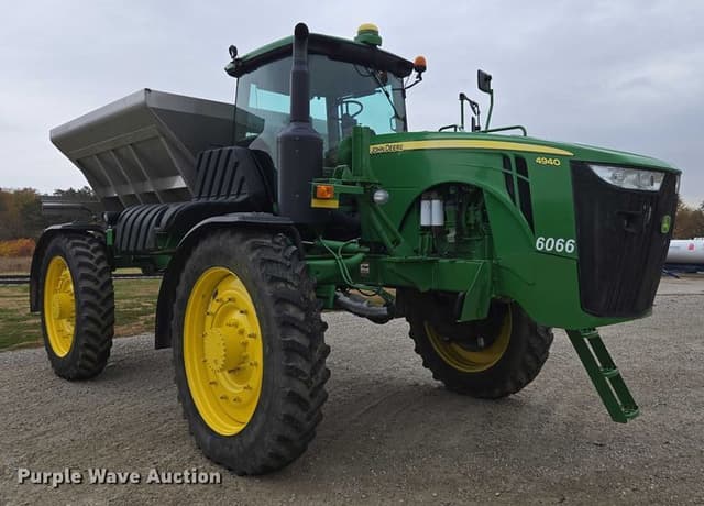 Image of John Deere 4940 equipment image 2