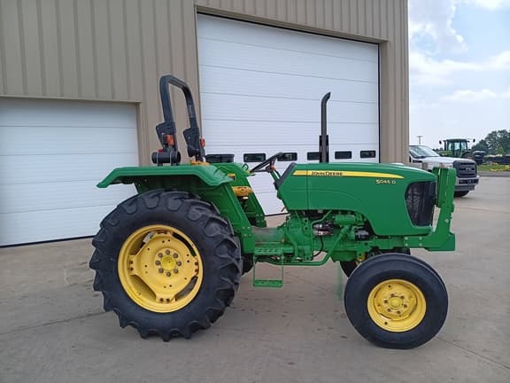 Image of John Deere 5045D equipment image 2