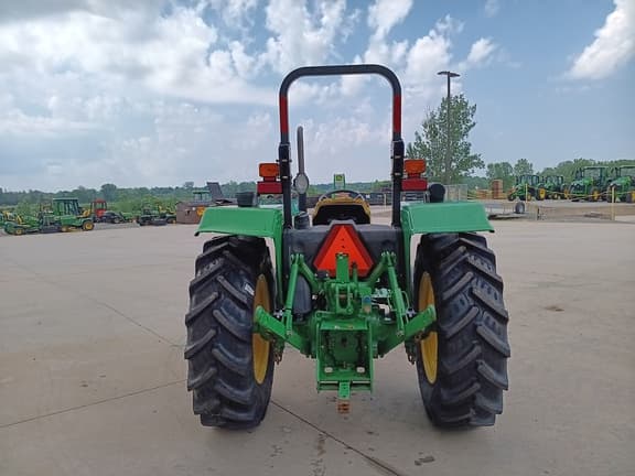 Image of John Deere 5045D equipment image 3