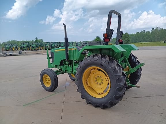 Image of John Deere 5045D equipment image 4