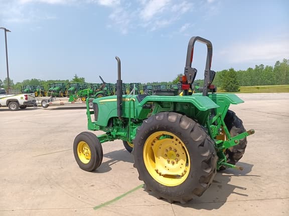 Image of John Deere 5045D equipment image 2