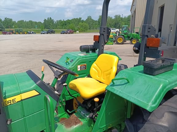 Image of John Deere 5045D equipment image 3