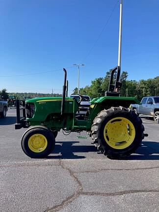 Image of John Deere 5045D equipment image 3