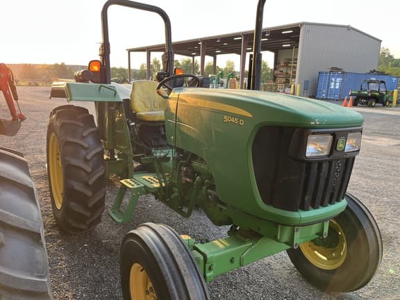 Image of John Deere 5045D Primary image