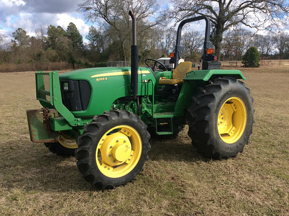 Image of John Deere 5055E Image 0