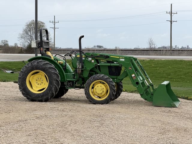 Image of John Deere 5055E equipment image 4